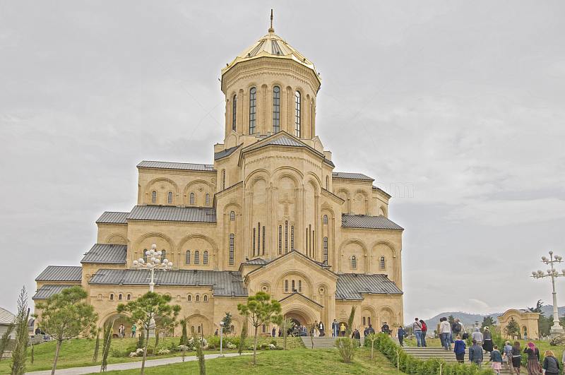 Eastern Orthodox worshippers hurry to mass at the Sameba Cathedral.