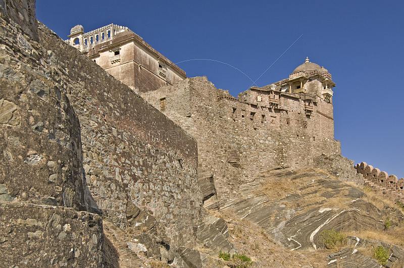 The high walls of the Kumbhalgarh Fort and Palace present a formidable obstacle to any attacker.