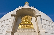 The Japanese-built Nipponzan Myohoji Stupa, on top of Ratnagiri Hill, has four golden statues of the Buddha.