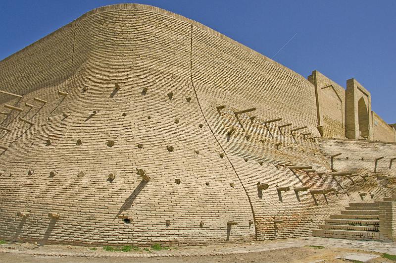 Mud walls of the Zindon jail, now a museum.