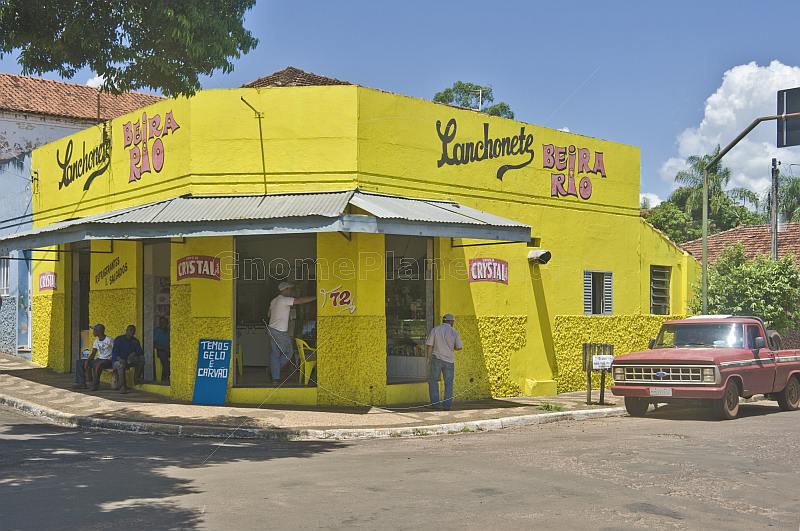 A colorful Lanchonette cafe-bar on Rua Sebastiao Soares.