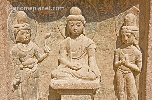 Buddha statue with two female attendants at Bingling Si, near Yongjing.
