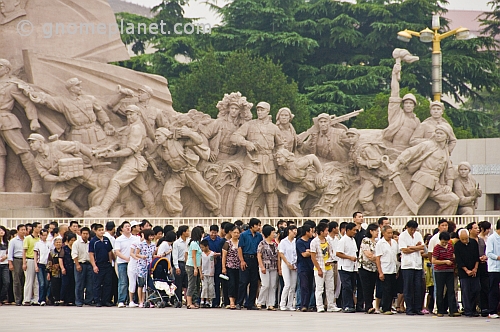 War Memorial, and crowds waiting in Tiananmen Square to see the corpse of Mao Tsedong in the Chairman Mao Memorial Hall.