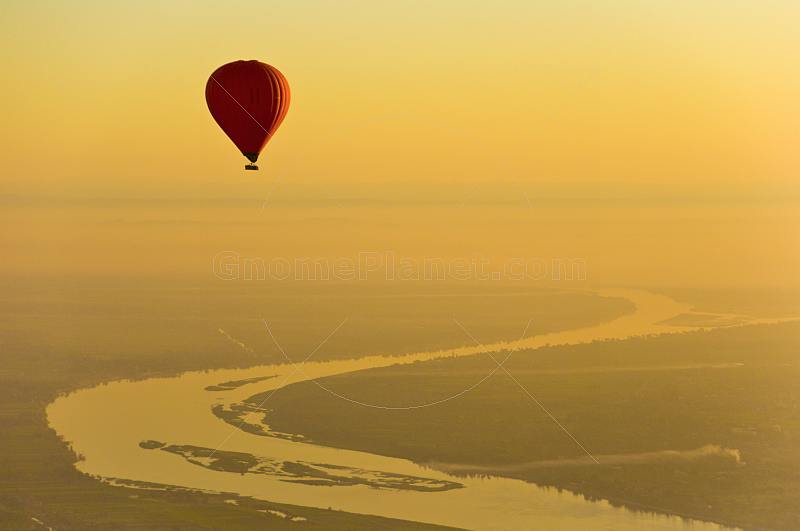 Balloon Over The Nile At Dawn - Luxor - Egypt